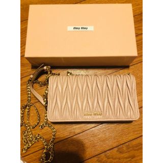 ミュウミュウ(miumiu)の【ミュウミュウ】マテラッセ　ナッパレザー　ギャザー　ショルダーウォレット(ショルダーバッグ)