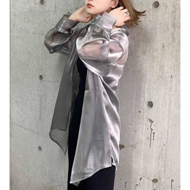 MURUA(ムルーア)のもりさま専用　シャイニーシアーシャツ レディースのトップス(シャツ/ブラウス(長袖/七分))の商品写真