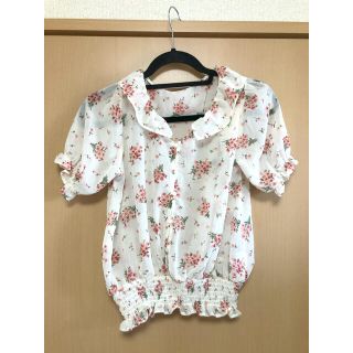 ダブルクローゼット(w closet)の【新品未使用・タグ付き】Wcloset  花柄　トップス ブラウス(シャツ/ブラウス(半袖/袖なし))