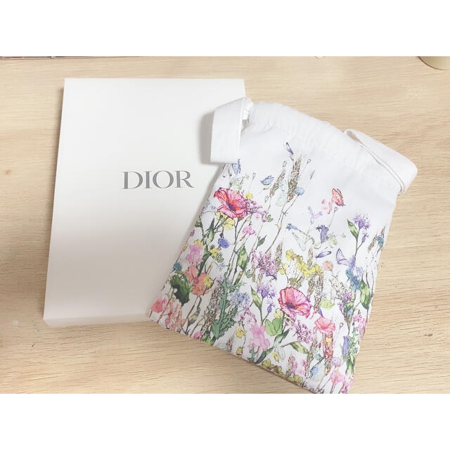 Dior(ディオール)の【新品箱付き】Miss Dior ﾉﾍﾞﾙﾃｨｺｯﾄﾝﾎﾟｰﾁ エンタメ/ホビーのコレクション(ノベルティグッズ)の商品写真