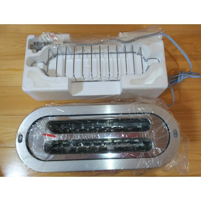 DeLonghi(デロンギ)のデロンギ トースター TT980J スマホ/家電/カメラの調理家電(調理機器)の商品写真