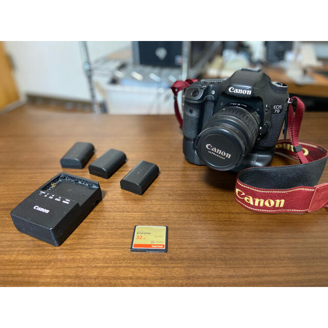 Canon EOS 7D バッテリーグリップ+CFカード32GB レンズおまけ 高価値 ...