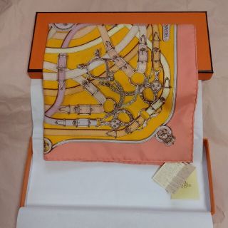 HERMES エルメス スカーフ 新品 箱つき。早い者勝ちです〜！