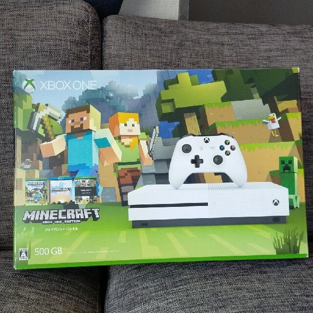 Xbox(エックスボックス)のMicrosoft Xbox One S 500 GB (Minecraft 同 エンタメ/ホビーのゲームソフト/ゲーム機本体(家庭用ゲーム機本体)の商品写真