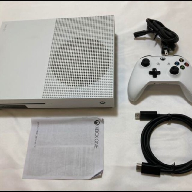 Xbox(エックスボックス)のMicrosoft Xbox One S 500 GB (Minecraft 同 エンタメ/ホビーのゲームソフト/ゲーム機本体(家庭用ゲーム機本体)の商品写真