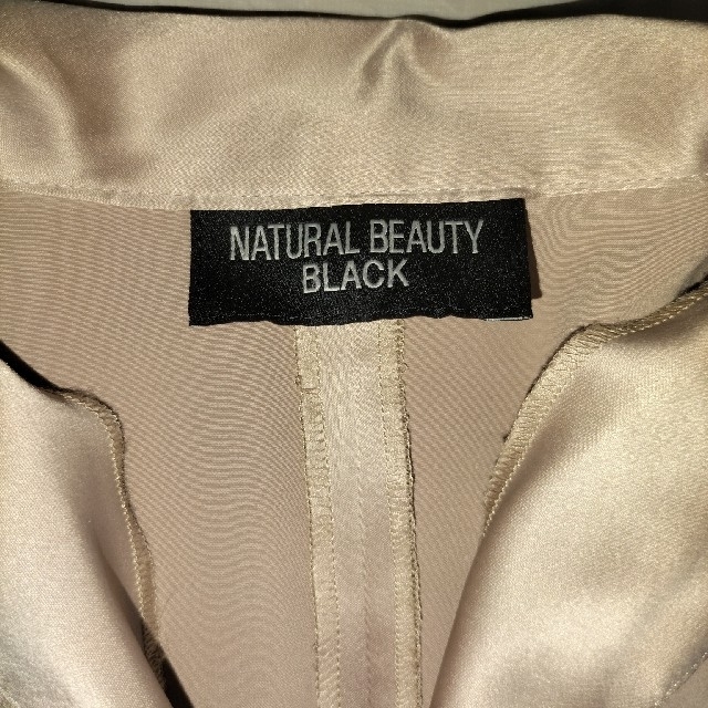 NATURAL BEAUTY BASIC(ナチュラルビューティーベーシック)のナチュラルビューティーブラック　サテンワンピース　ピンクベージュ　Ｍ　授乳服 キッズ/ベビー/マタニティのマタニティ(マタニティワンピース)の商品写真