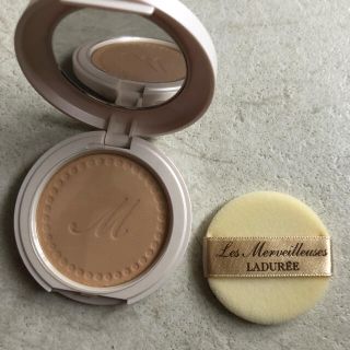 レメルヴェイユーズラデュレ(Les Merveilleuses LADUREE)のラデュレ パウダーファンデーション&ケースセット ベースメイク 未使用む(ファンデーション)