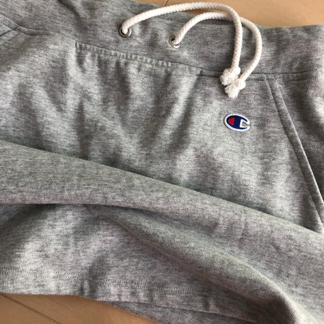 Champion(チャンピオン)の【美品】Champion スウェットスカート グレーＭサイズ レディースのスカート(ひざ丈スカート)の商品写真