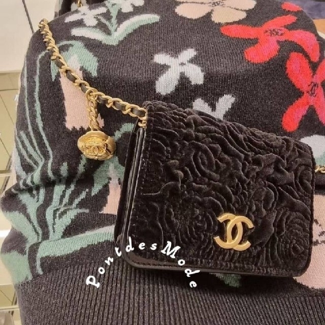 CHANEL(シャネル)の国内正規店購入新品21AW秋冬シャネルショルダーチェーンバッグバニティ黒カメリア レディースのバッグ(ショルダーバッグ)の商品写真