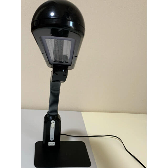 オーム電機(オームデンキ)のLEDデスクスタンド ブラック L-72K LEDデスクライト 卓上ライト インテリア/住まい/日用品のライト/照明/LED(テーブルスタンド)の商品写真
