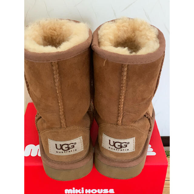 UGG(アグ)のUGG ムートンブーツ キッズ   キッズ/ベビー/マタニティのキッズ靴/シューズ(15cm~)(ブーツ)の商品写真