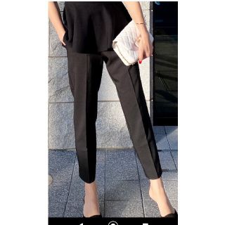 ザラ(ZARA)のジェンヌ クロップドパンツ(クロップドパンツ)