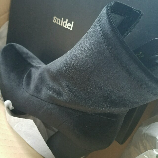SNIDEL(スナイデル)のスナイデル 新品 アウトフトームショートブーツ lサイズ ブラック レディースの靴/シューズ(ブーツ)の商品写真