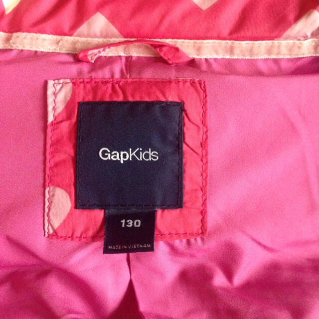GAP Kids(ギャップキッズ)のGap 130 ダウンベスト ピンクハートスター星 キッズ/ベビー/マタニティのキッズ服女の子用(90cm~)(ジャケット/上着)の商品写真