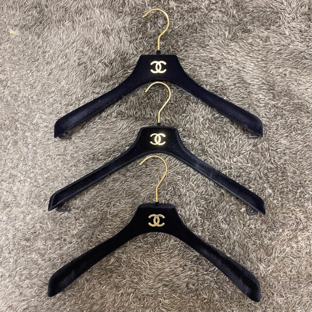 魅了 シャネル CHANEL 3点セット ベロアハンガー ロゴ ココマーク 魅了 シャネル CHANEL 3点セット ベロアハンガー ロゴ ココマーク