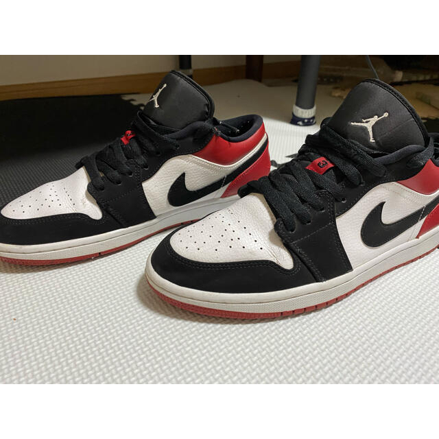 NIKE(ナイキ)のNIKE AIR JORDAN 1 LOW BLACK TOE メンズの靴/シューズ(スニーカー)の商品写真