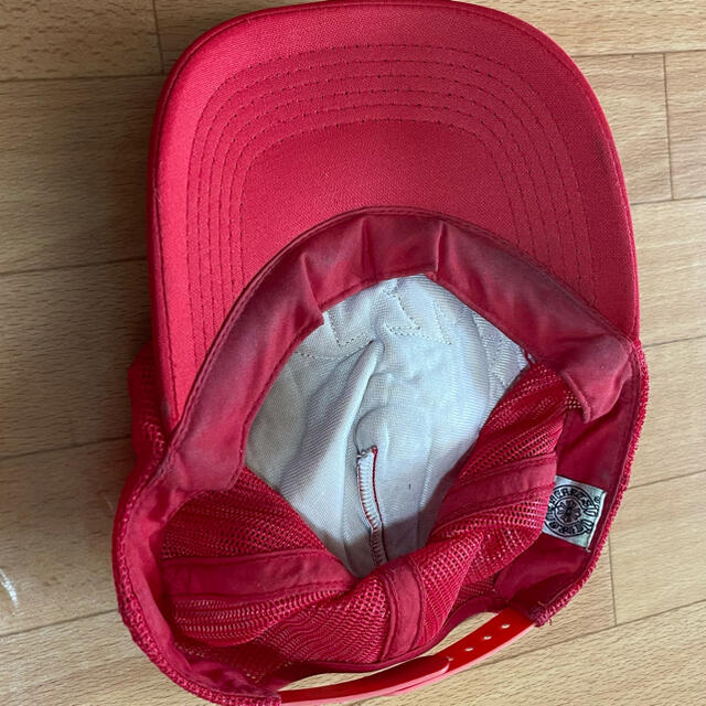 本革 クロスバッチレザー メッシュキャップ シルバーコンチョ 赤 メンズの帽子(キャップ)の商品写真