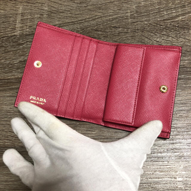 PRADA ハート 二つ折り財布 レザーの通販 by Loop｜プラダならラクマ - 美品 プラダ 国産特価
