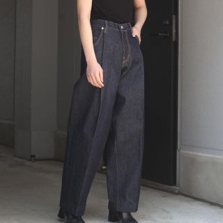 コモリ(COMOLI)のNEONSIGN WIDE DENIM SLACKS -RIGID-　46サイズ(デニム/ジーンズ)