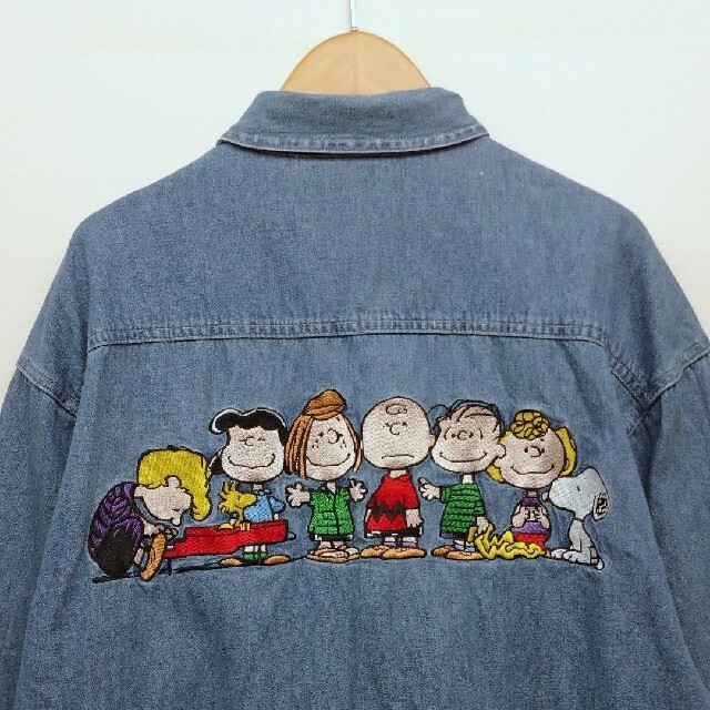 PEANUTS(ピーナッツ)のPEANUTS ピーナッツ スヌーピー 刺繍 香港製 デニムシャツ M メンズのトップス(シャツ)の商品写真