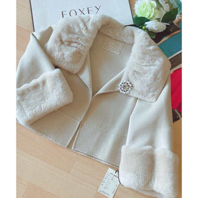 極美品！FOXEYフロントピーズ装飾付きトップス　38 Rene