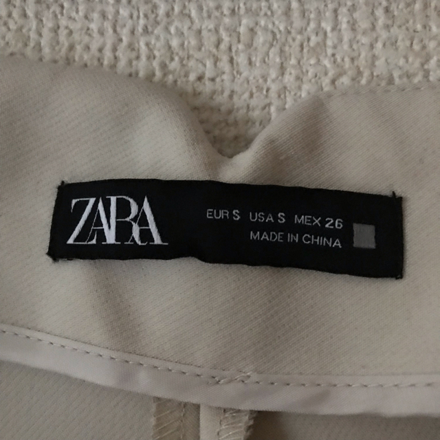 ZARA(ザラ)のZARA ハイウエストパンツ　Sサイズ レディースのパンツ(カジュアルパンツ)の商品写真