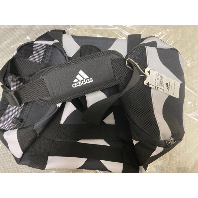 marimekko(マリメッコ)のアディダス　マリメッコ　ダッフルバッグ　スポーツバッグ　新品 メンズのバッグ(ボストンバッグ)の商品写真