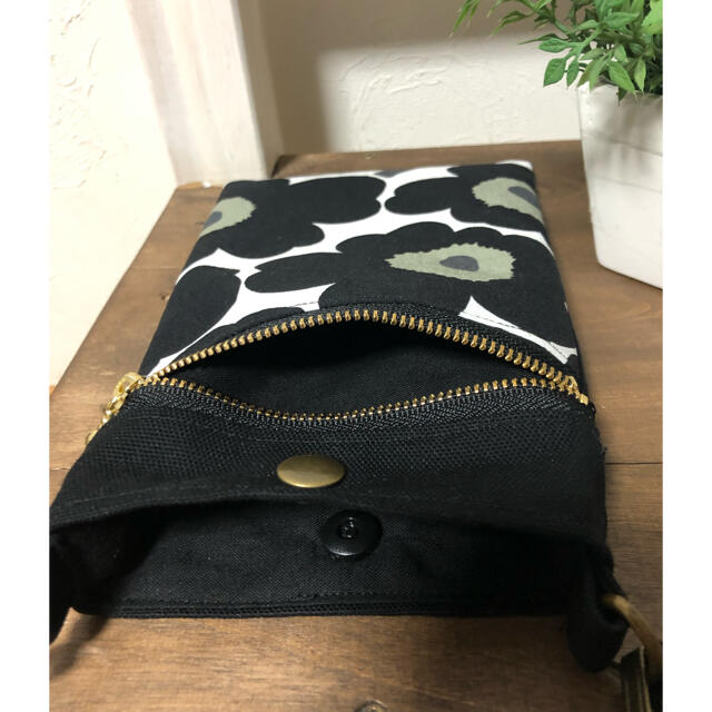 marimekko(マリメッコ)のスマホケース　スマホポーチ　かわいい！　ハンドメイド　マリメッコ  ウニッコ ハンドメイドのファッション小物(ポーチ)の商品写真