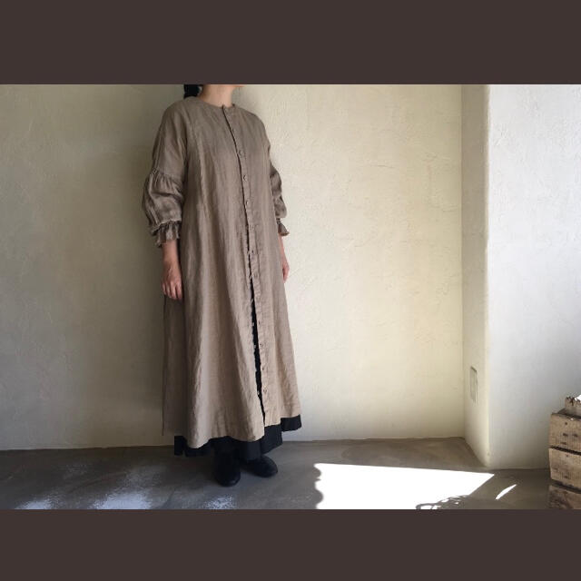 nest Robe(ネストローブ)のnest robe パフスリーブ　リネンワンピース　ダークブラウン レディースのワンピース(ひざ丈ワンピース)の商品写真