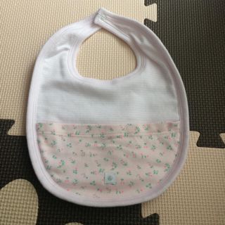 プチバトー(PETIT BATEAU)の新品/プチバトー 花柄スタイ(ベビースタイ/よだれかけ)