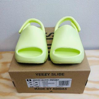 アディダス(adidas)のYEEZY SLIDE INFANT GLOW GREEN イージー スライド(サンダル)