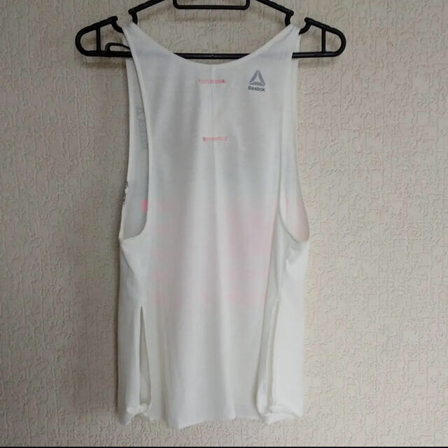 Reebok(リーボック)のまた値下げ  新品  リーボック タンクトップ 札なし レディースのトップス(タンクトップ)の商品写真