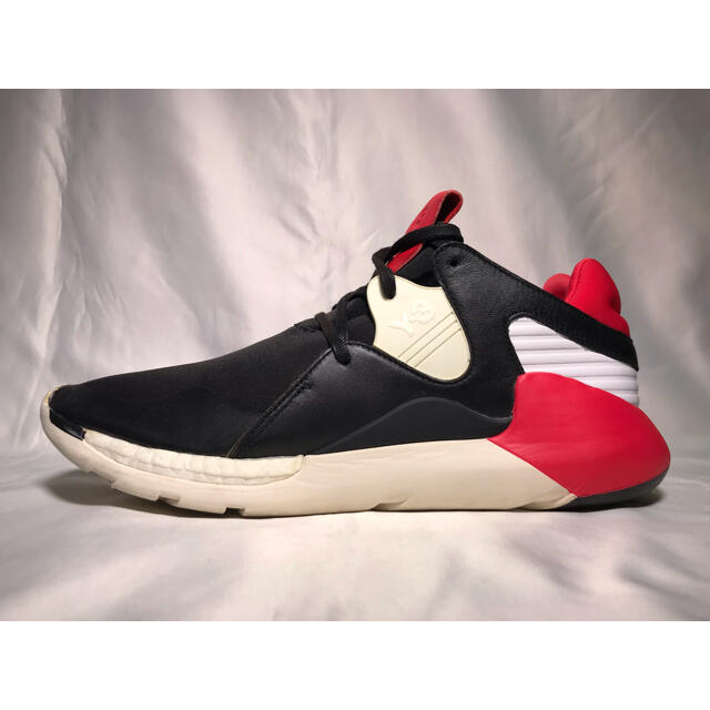 Y-3(ワイスリー)のY-3 QASA RACER BOOST RED/BLK/WHT 28.5cm メンズの靴/シューズ(スニーカー)の商品写真