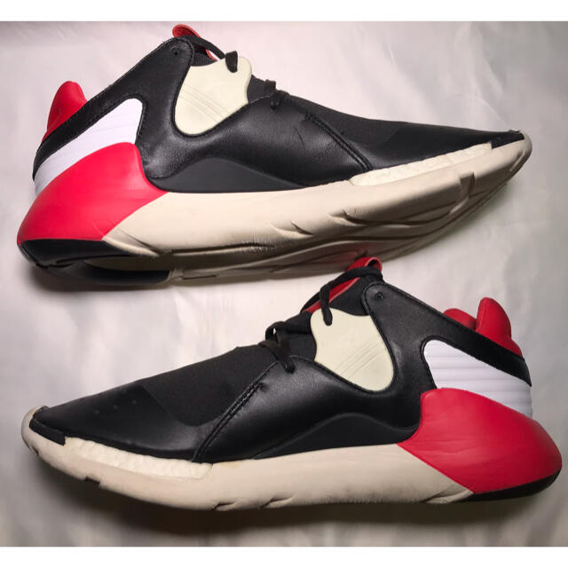 Y-3(ワイスリー)のY-3 QASA RACER BOOST RED/BLK/WHT 28.5cm メンズの靴/シューズ(スニーカー)の商品写真