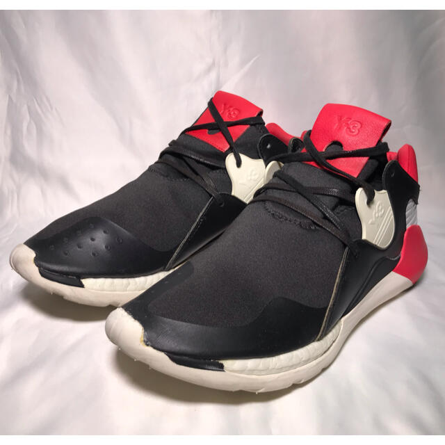 Y-3(ワイスリー)のY-3 QASA RACER BOOST RED/BLK/WHT 28.5cm メンズの靴/シューズ(スニーカー)の商品写真