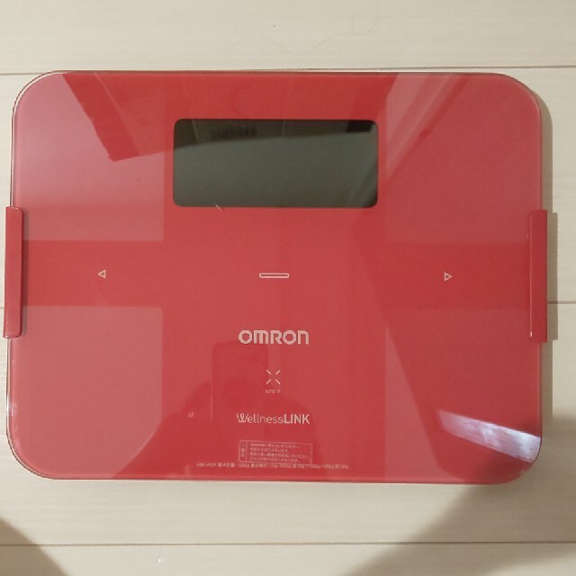 OMRON(オムロン)のオモロン体重計  HBF-252F レッド スマホ/家電/カメラの美容/健康(体重計/体脂肪計)の商品写真