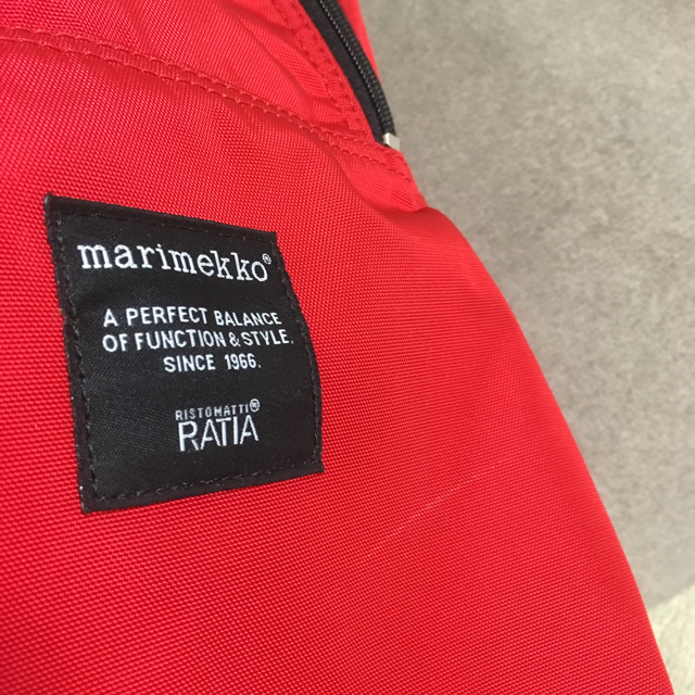 marimekko(マリメッコ)のマリメッコ⭐︎メトロ限定色レッドリュック レディースのバッグ(リュック/バックパック)の商品写真