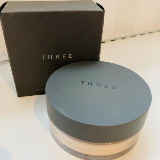 スリー(THREE)のTHREE パウダー(フェイスパウダー)