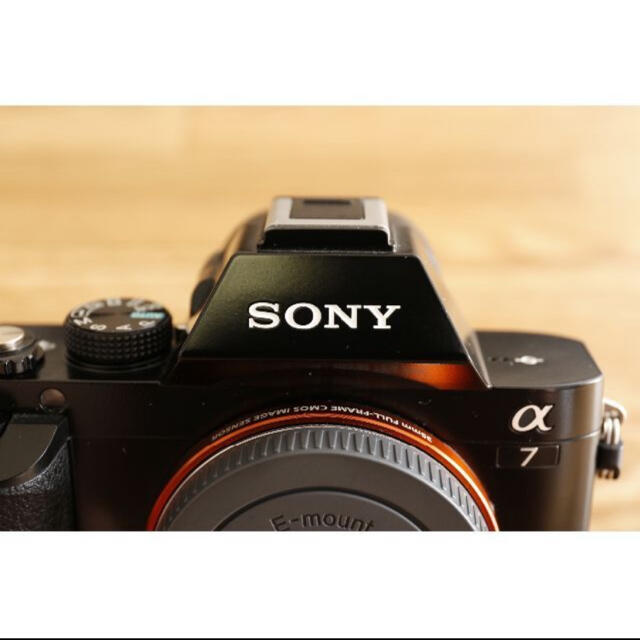 SONY(ソニー)の美品　SONY α7（ILCE-7）ボディ　ソニー スマホ/家電/カメラのカメラ(ミラーレス一眼)の商品写真