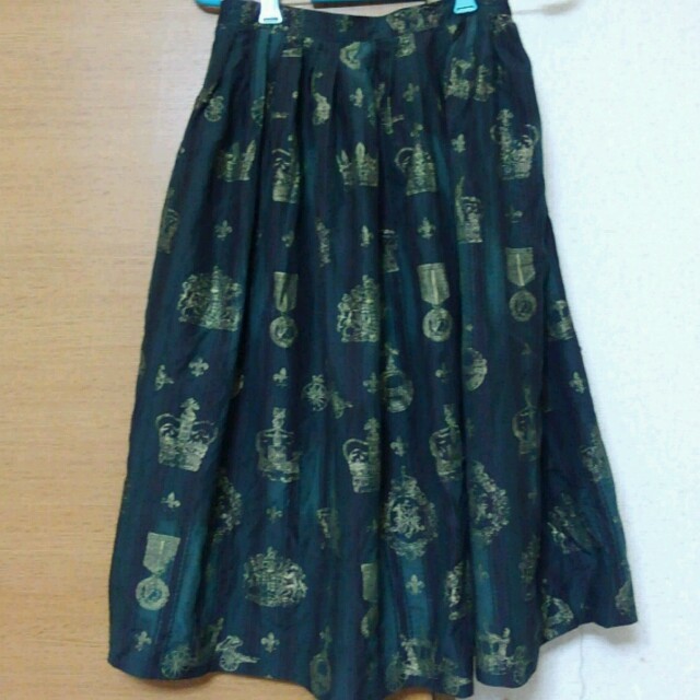 JaneMarple(ジェーンマープル)のグリーン　箔押しスカート レディースのスカート(ひざ丈スカート)の商品写真