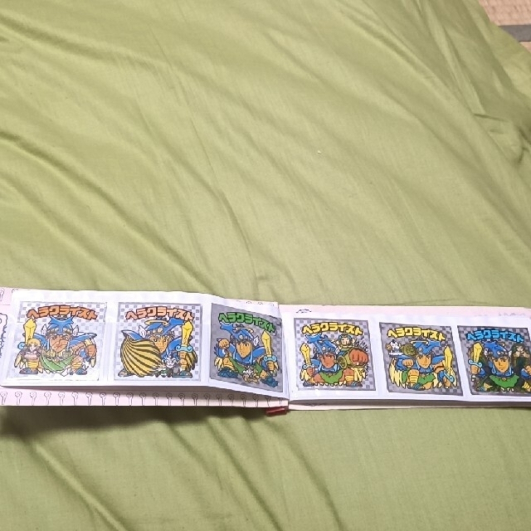 ビックリマンシール　ミニファイル付き　48枚 エンタメ/ホビーのトレーディングカード(カードサプライ/アクセサリ)の商品写真