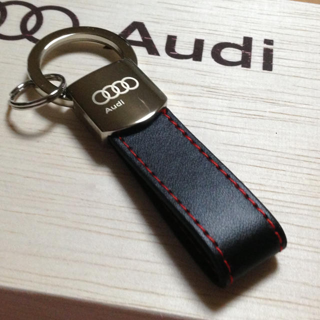 アウディノベルティ キーフォルダ Audi 純正 キーホルダー - 車内
