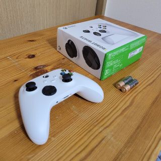 マイクロソフト(Microsoft)のXBOX ワイヤレスコントローラー ロボットホワイト(家庭用ゲーム機本体)