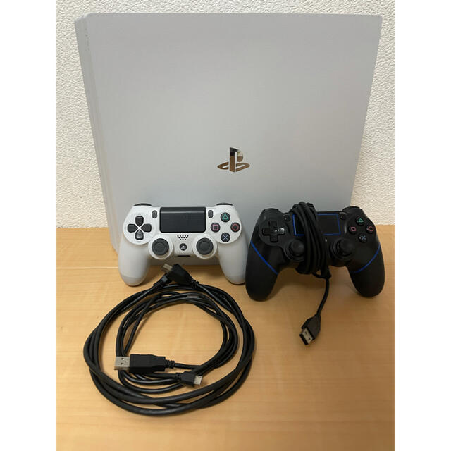 PlayStation4(プレイステーション4)のSONY PS4 Pro 1TB 本体 CHU-7200B エンタメ/ホビーのゲームソフト/ゲーム機本体(家庭用ゲーム機本体)の商品写真
