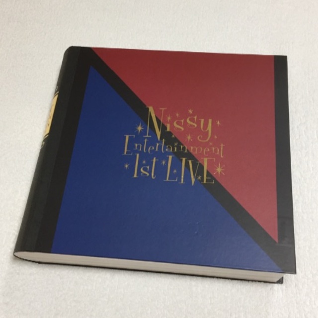 Amazon.co.jp | Nissy ( 西島隆弘 ) Entertainment 1st LIVE 【 Nissy盤 】（ 初回生産限定盤  Blu-ray ）（一般的なライヴ映像＆ドキュメント映像 / オフショット&長尺ドキュメント映像 / 240P写真集＋ライヴCD ）（  EntertainmentBox付 ） DVD・ブルーレイ