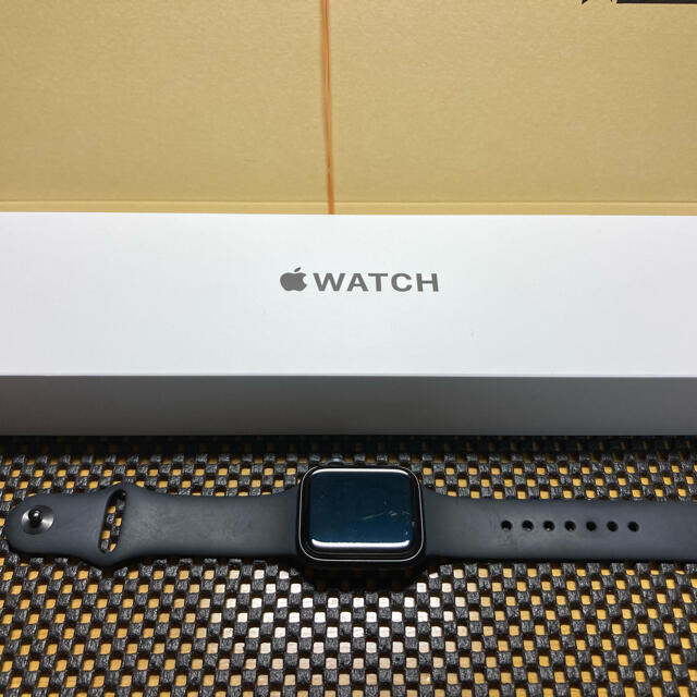 Apple Watch SE GPSモデル 40mmスペースグレイ-