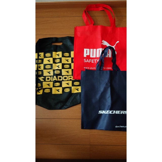 PUMA(プーマ)の不織布 ブランドバック 3点 レディースのバッグ(ショップ袋)の商品写真