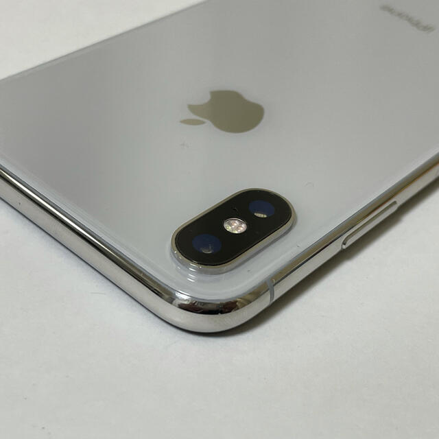 iPhone(アイフォーン)の■美品SIMフリーiPhoneX  64GB シルバー　バッテリー新品100%■ スマホ/家電/カメラのスマートフォン/携帯電話(スマートフォン本体)の商品写真