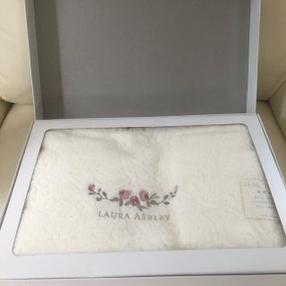 ローラアシュレイ(LAURA ASHLEY)のローラアシュレイ　バスタオル(タオル/バス用品)