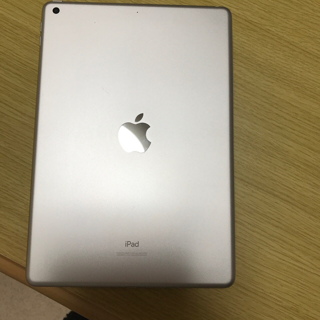 iPad 第7世代　32ギガ　シルバー　美品 4